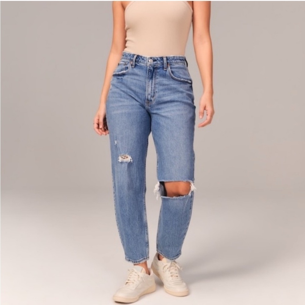 Abercrombie & Fitch The '80s Mom high rise Jeans Size 26 SHORT / Size 2